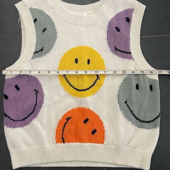 H&M Women's Smiley Top - Picture 3 of 6